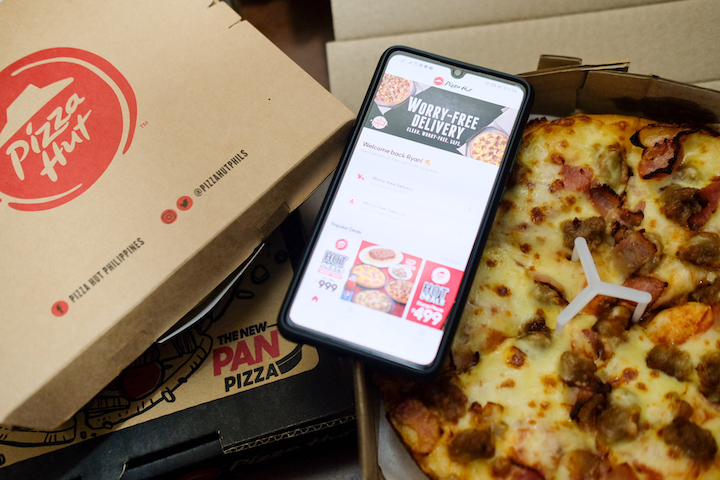 The PHApp Your Way Into Your Cravings with the Pizza Hut App