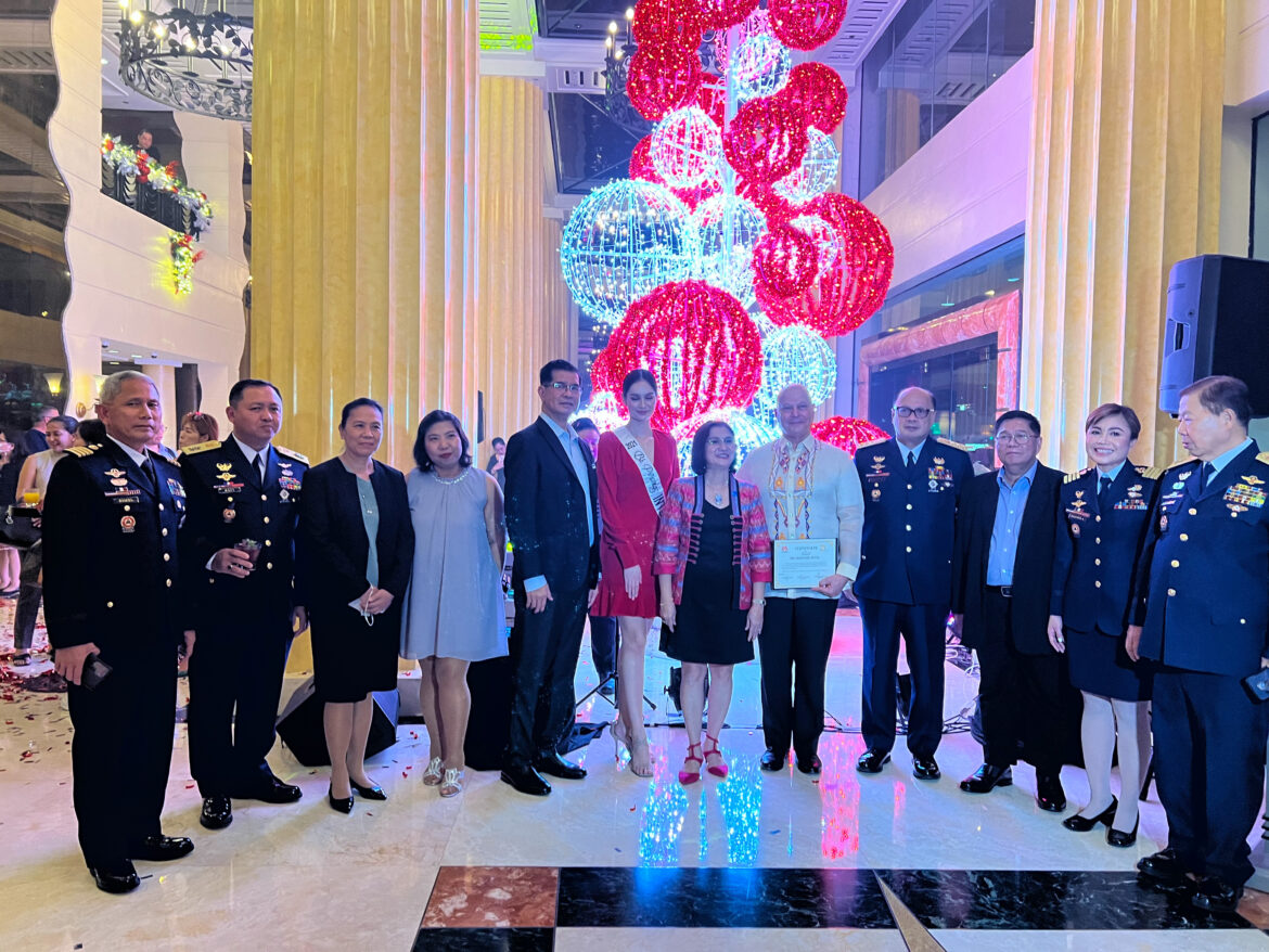 The Heritage Hotel Manila Lights Up The Lobb Christmas