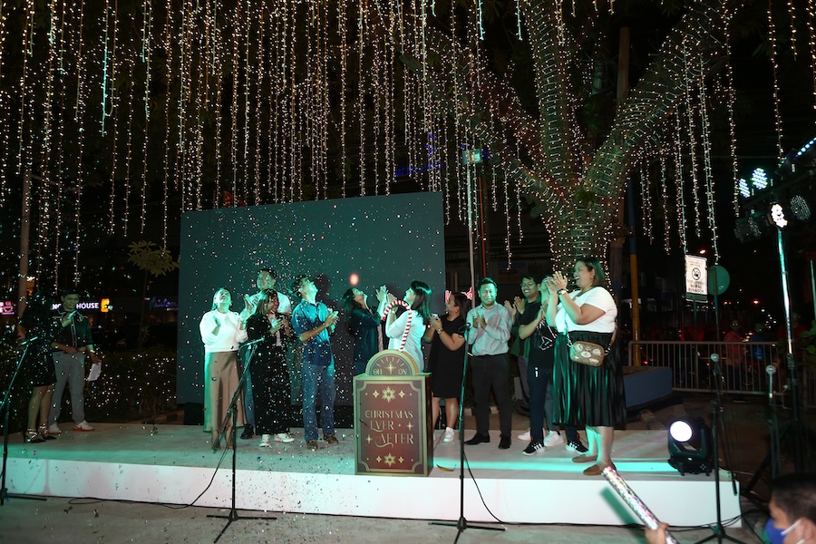 Vista Shaw Lights Up The Christmas Season