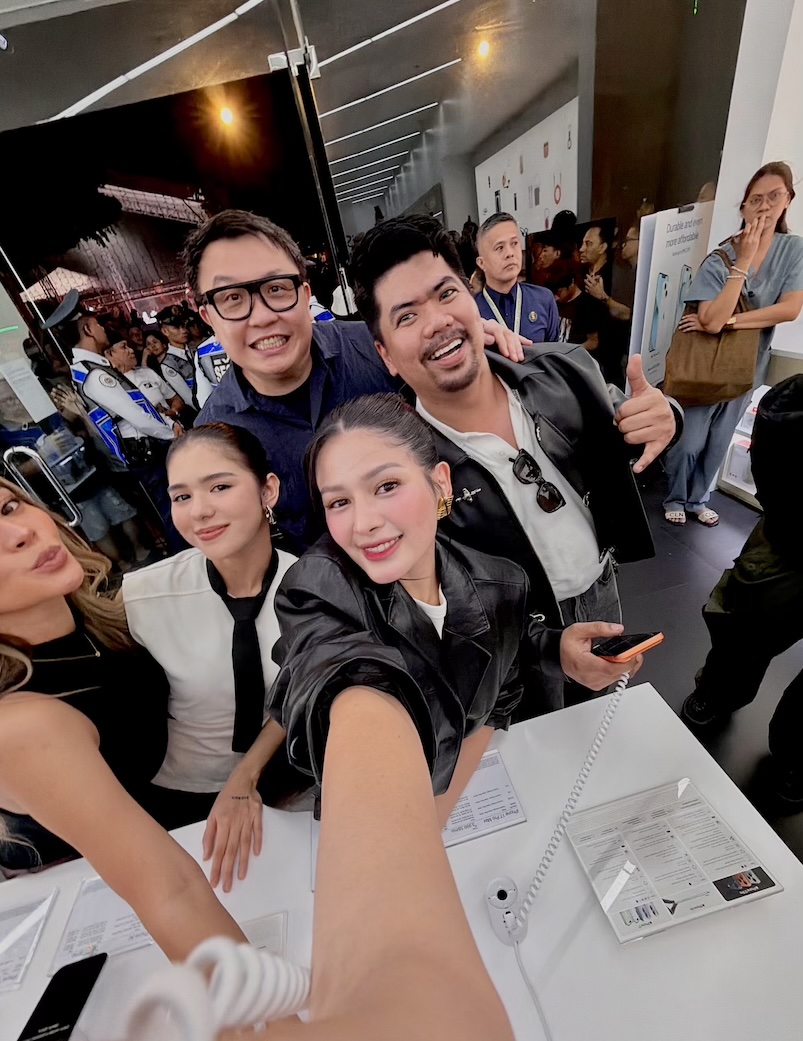 iStudio Plus: iPhone 17 Midnight Launch Event Success