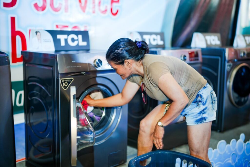 TCL Brings Smart Laundry Experience to Filipino Communities Through Labapalooza_4.jpg