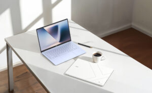 Acer-Swift-Blade-14-SFB14-53CF-Lifestyle-02.jpg