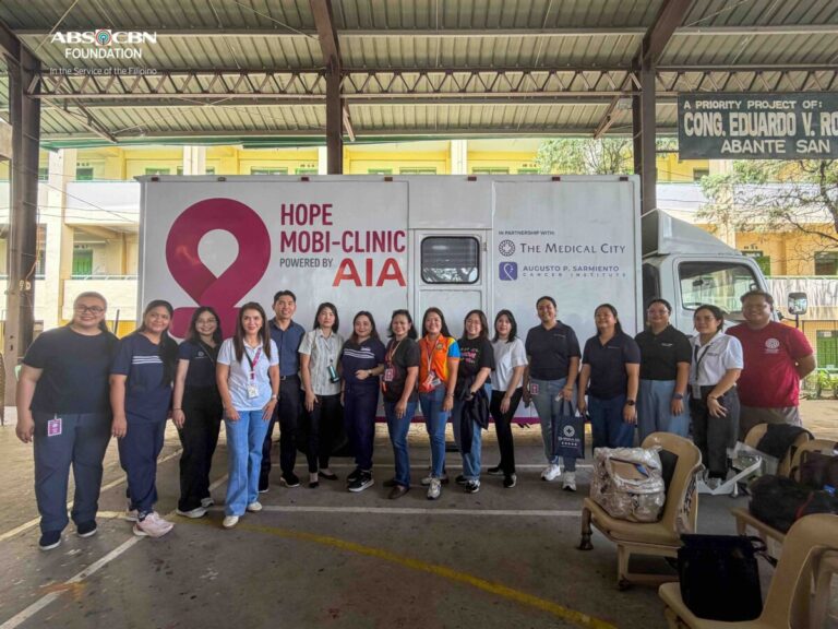 AIA Hope Mobi Clinic team and volunteers posing in front of the mobile clinic
